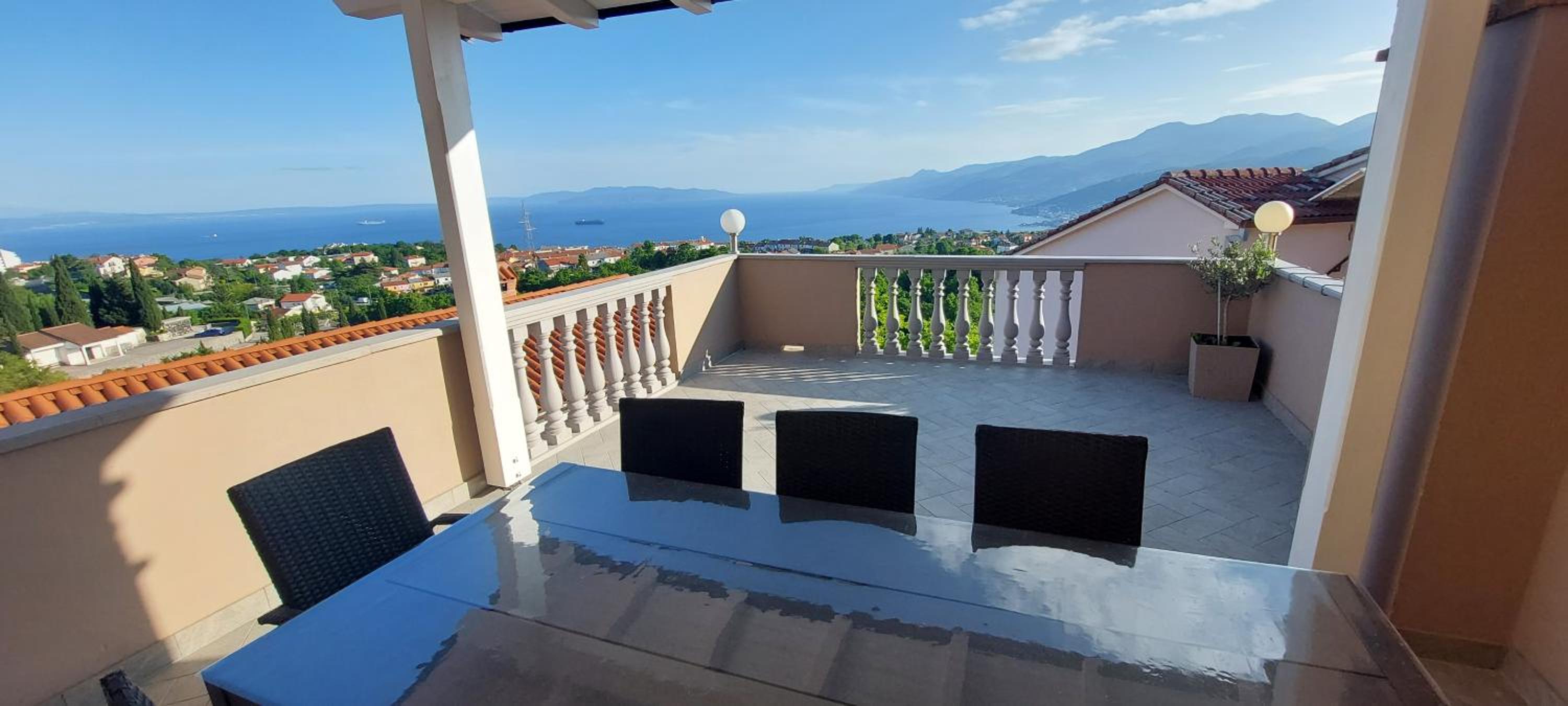 Apartments Villa Kastav in Old town center with sea view and parking