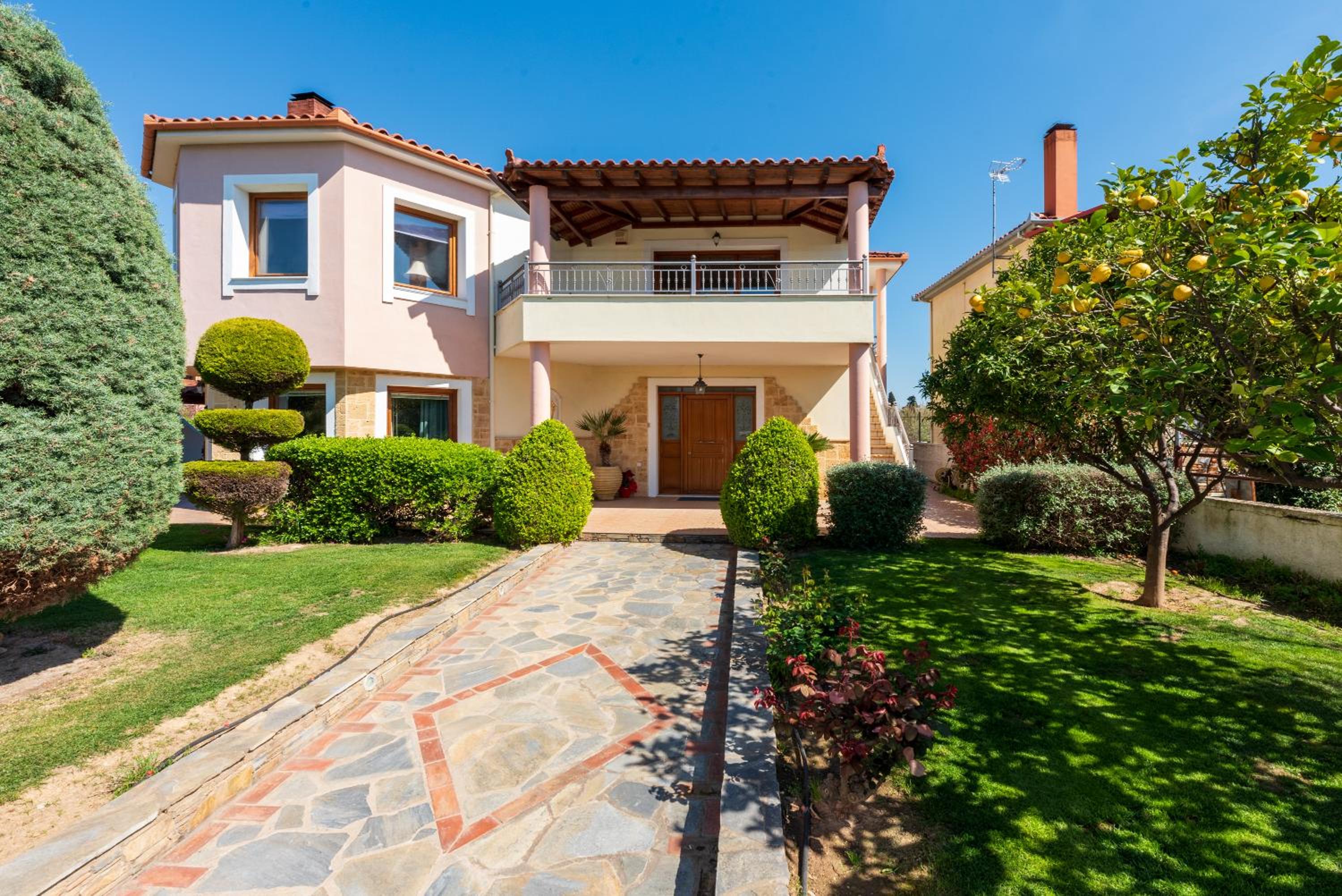 Christina's Twin Palm Trees House view 5