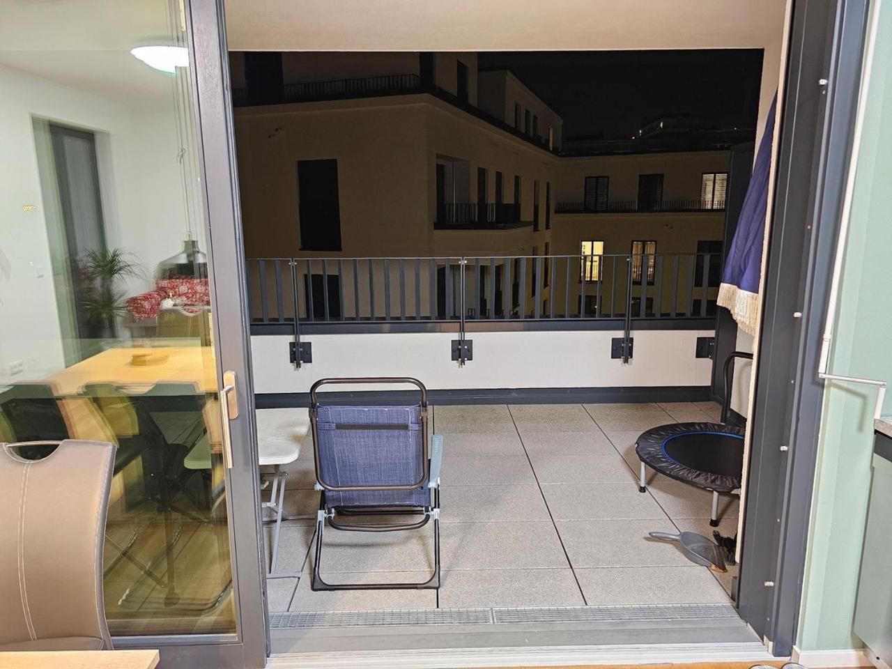 3 rooms 2 bathrooms 2 toilets new apartment center of Düsseldorf underground parking space contactless self check-in