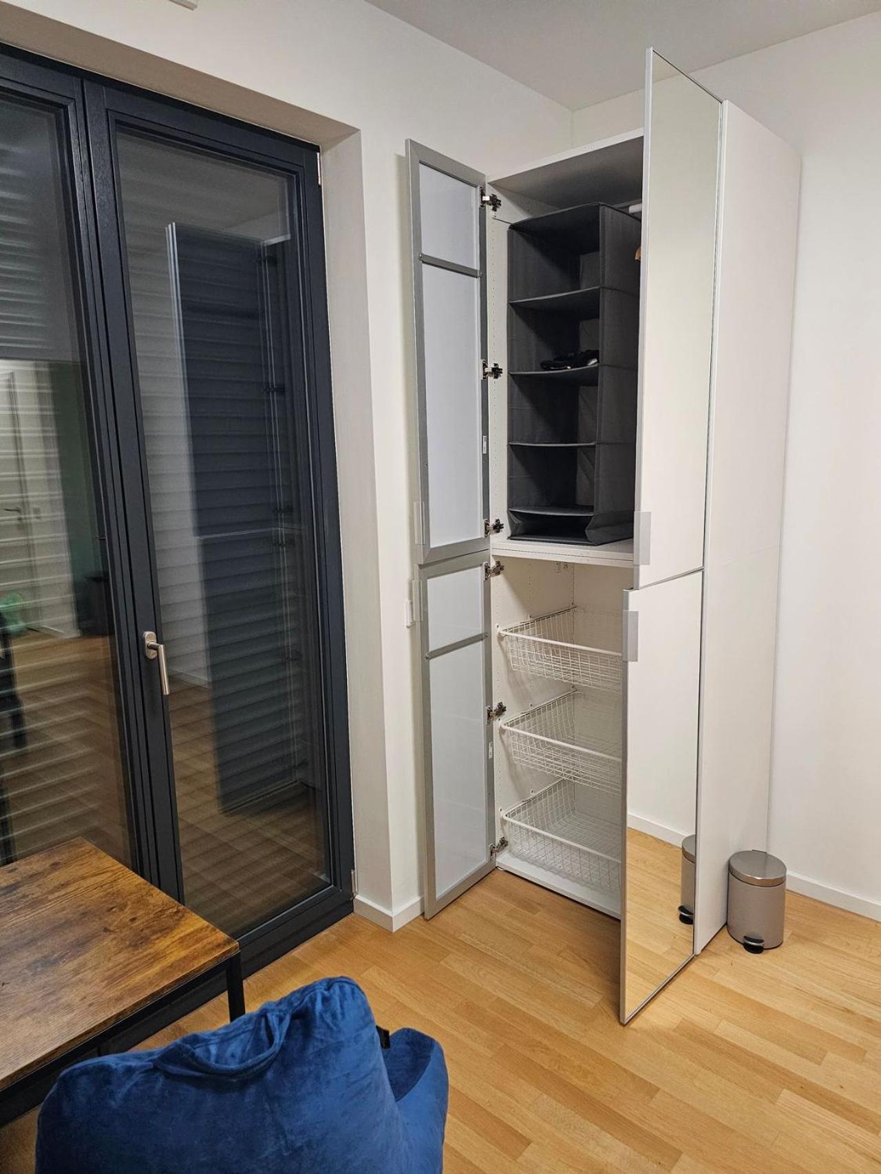 3 rooms 2 bathrooms 2 toilets new apartment center of Düsseldorf underground parking space contactless self check-in