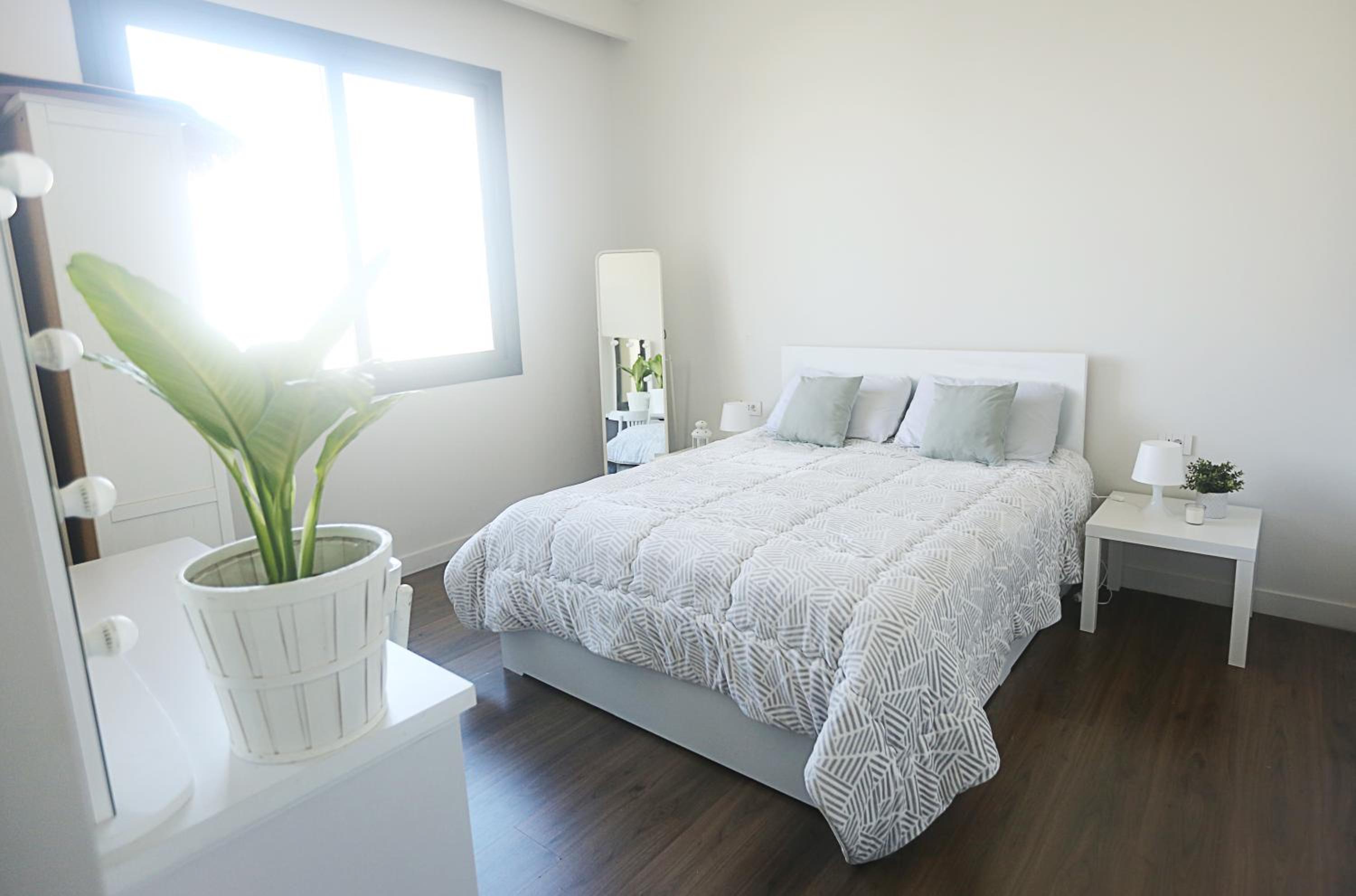 Luxurious Allegria Residence Apartment(Families Only)
