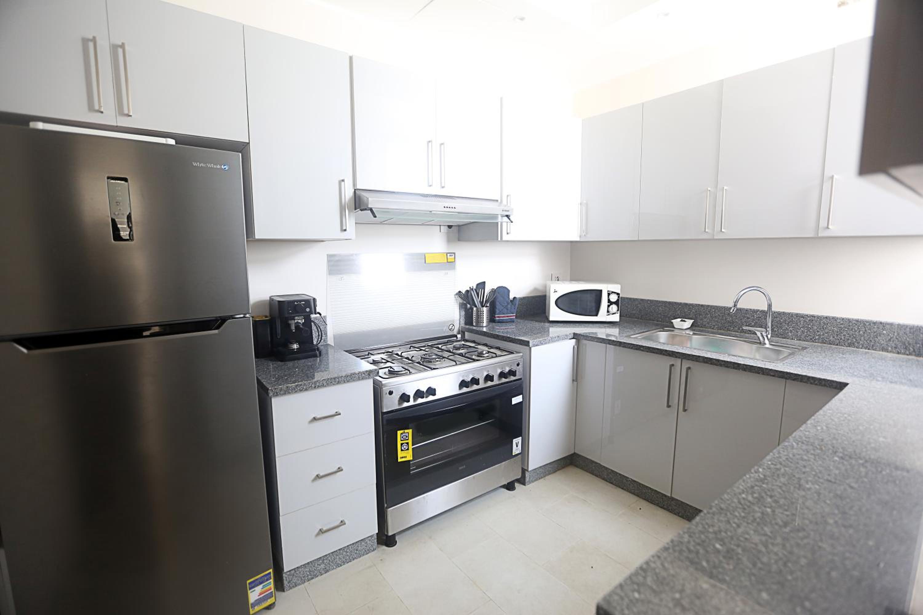 Luxurious Allegria Residence Apartment(Families Only)