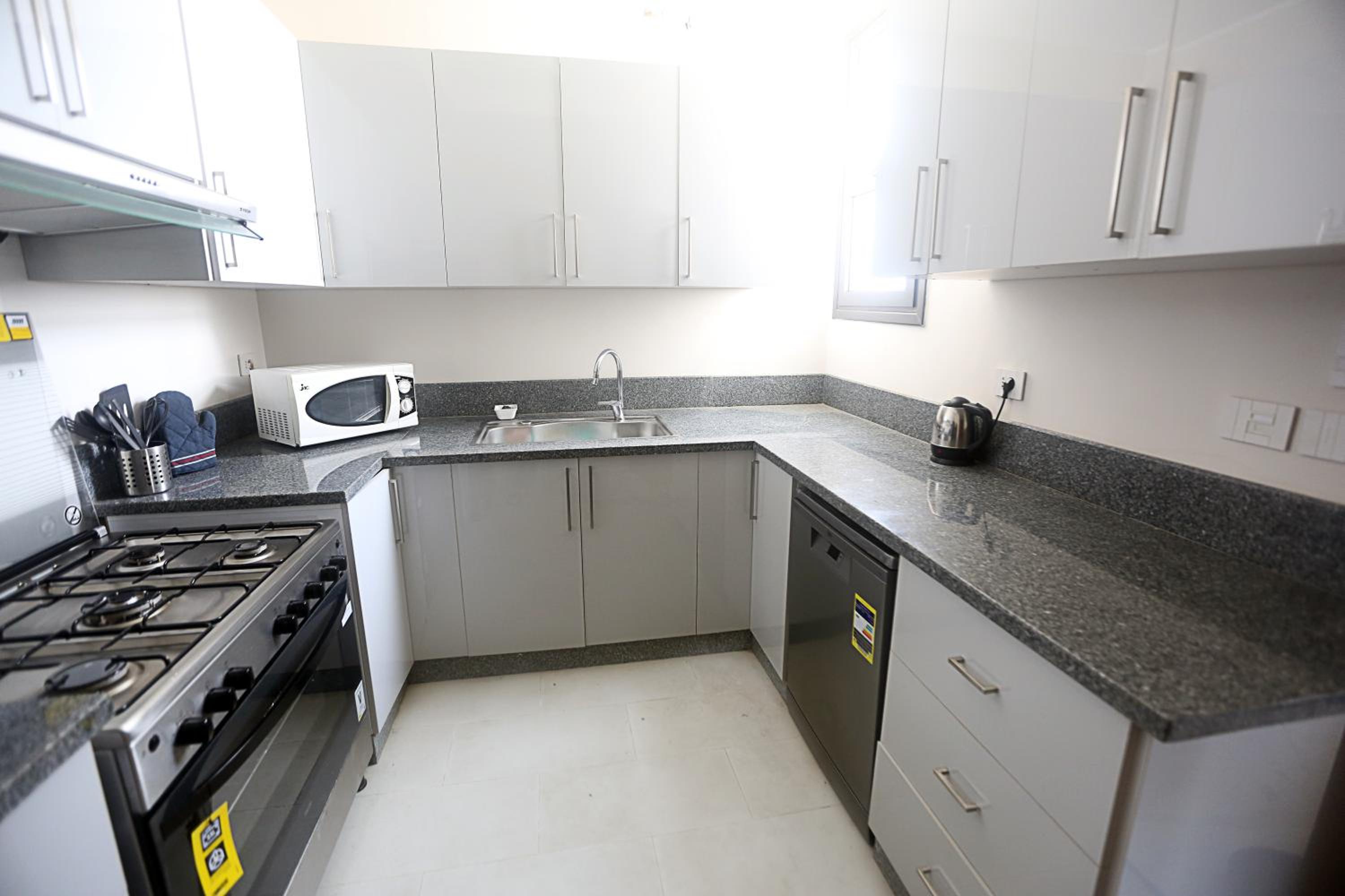 Luxurious Allegria Residence Apartment(Families Only)