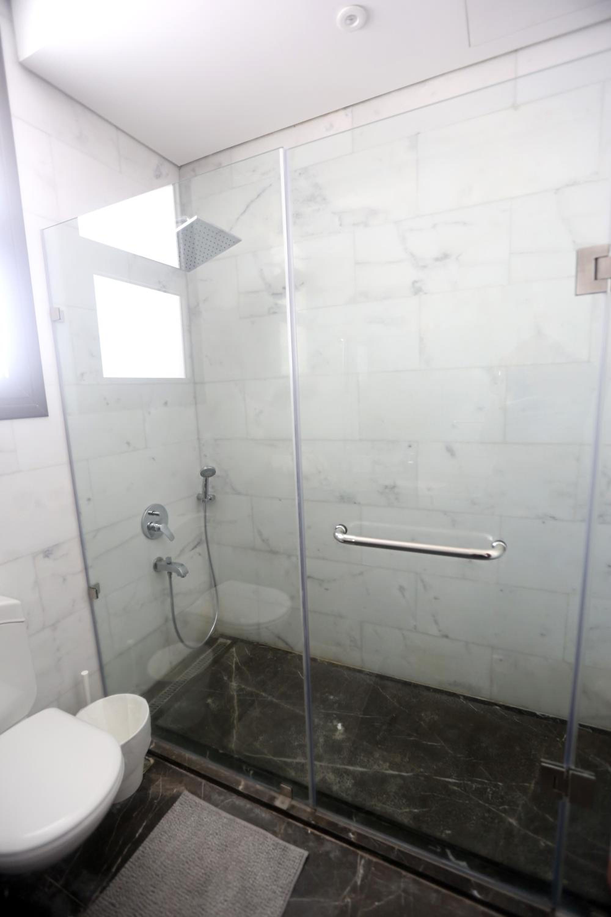 Luxurious Allegria Residence Apartment(Families Only)