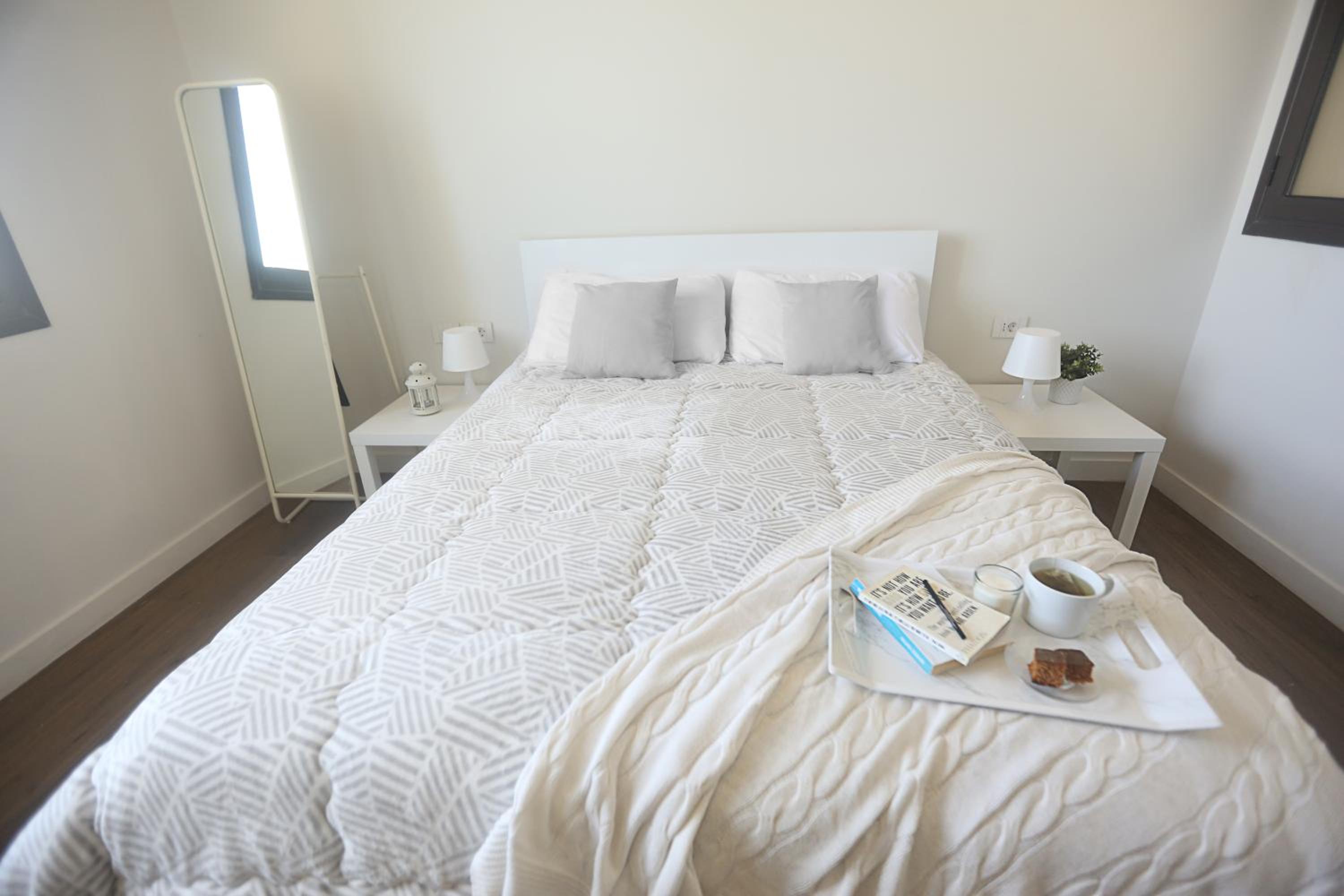 Luxurious Allegria Residence Apartment(Families Only)