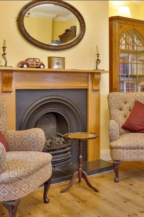 Windsor/Legoland/Ascot charming 3BR home in centre view 3