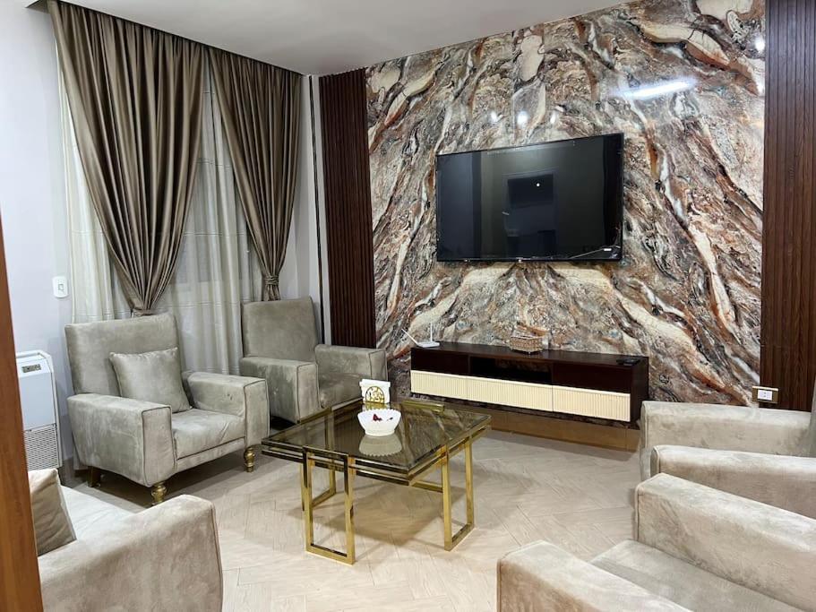 Urban Elegance @ Maadino6