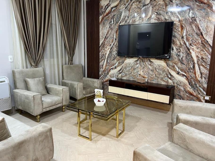 Urban Elegance @ Maadino6