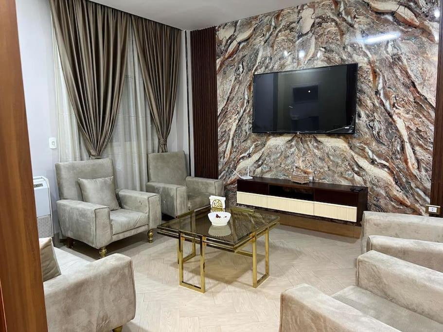 Urban Elegance @ Maadino6
