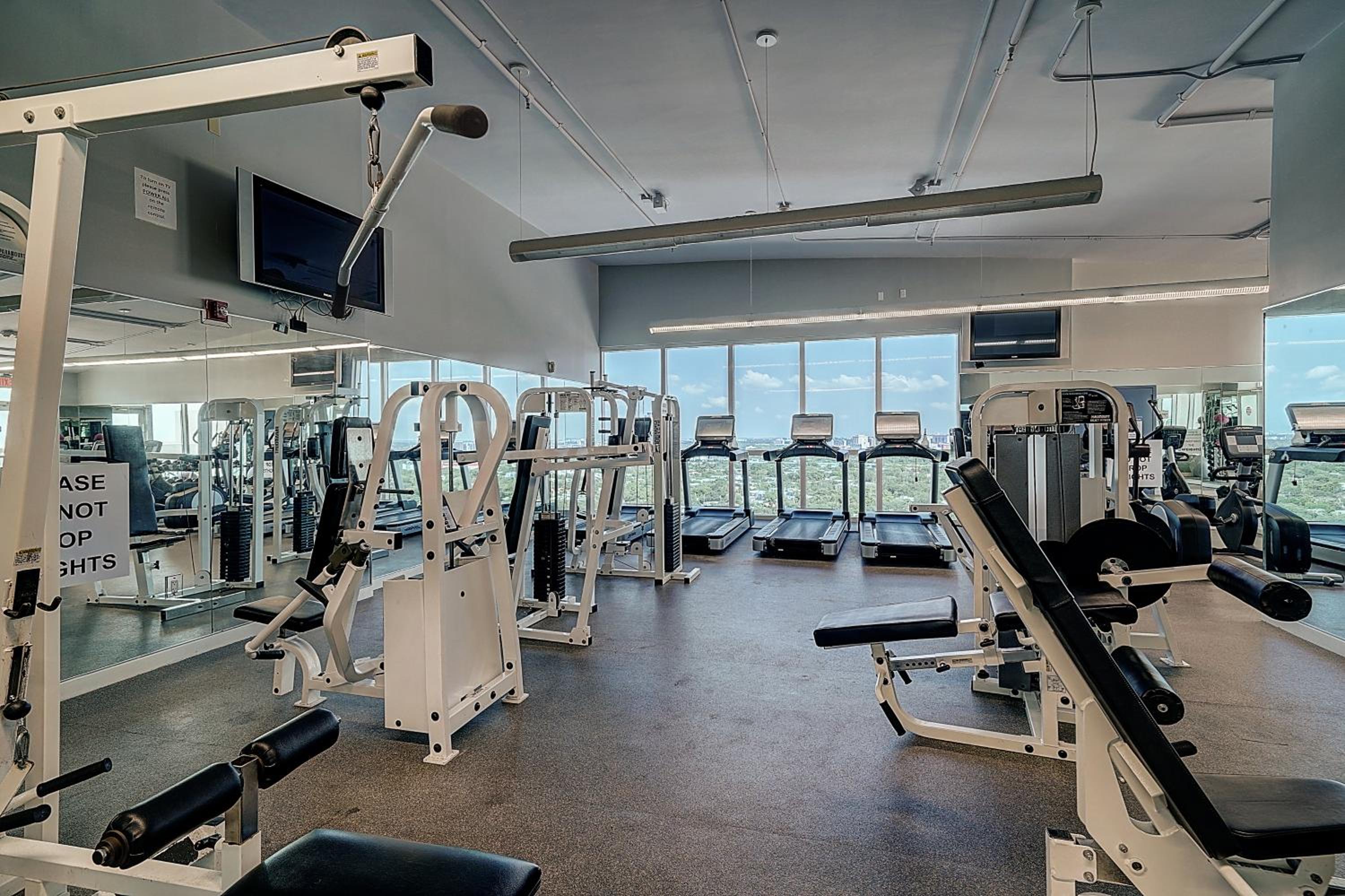 Direct Bayview One Bedroom Condo in Coconut Grove Includes parking