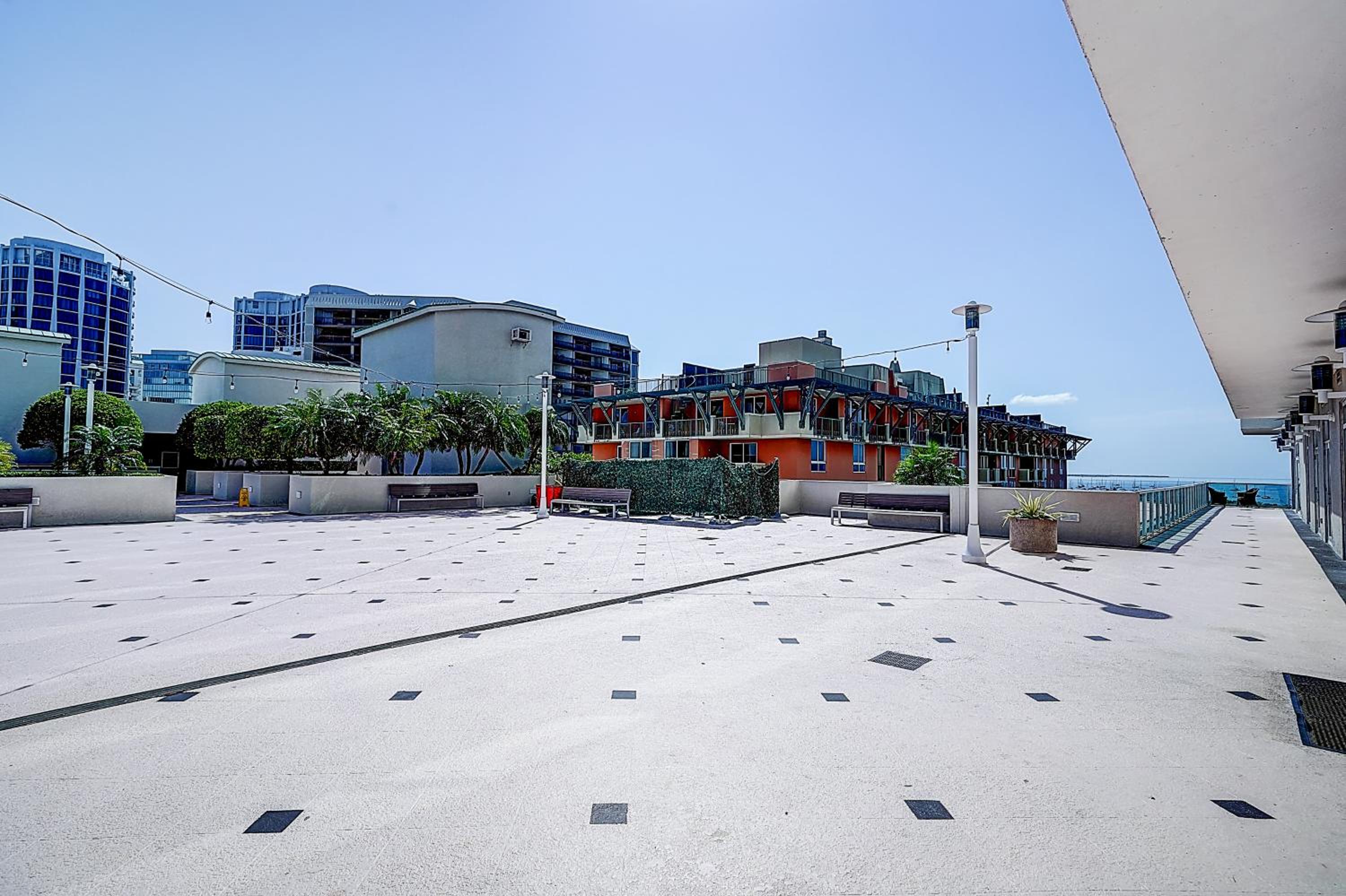 Direct Bayview One Bedroom Condo in Coconut Grove Includes parking