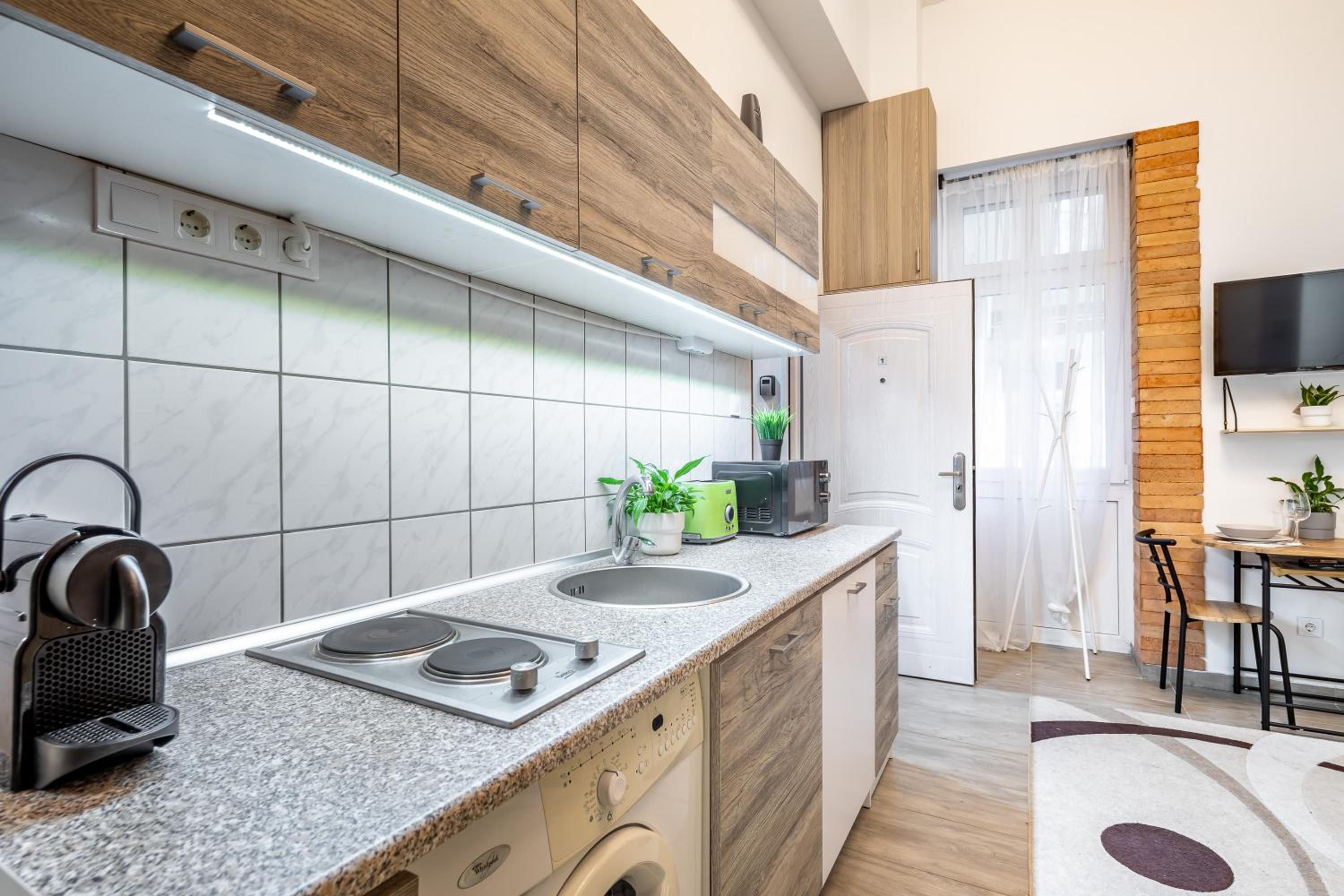 Central and homey apartment with good transport link view 5