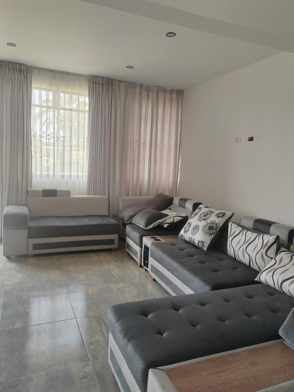 Moderna casa de campo con áreas verdes en condominio residencial ¨ La Hacienda¨