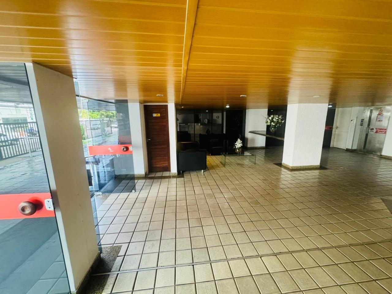 Praia Ponta Verde com garagem, Wi-fi, piscina, lavadora roupas - Apto 202