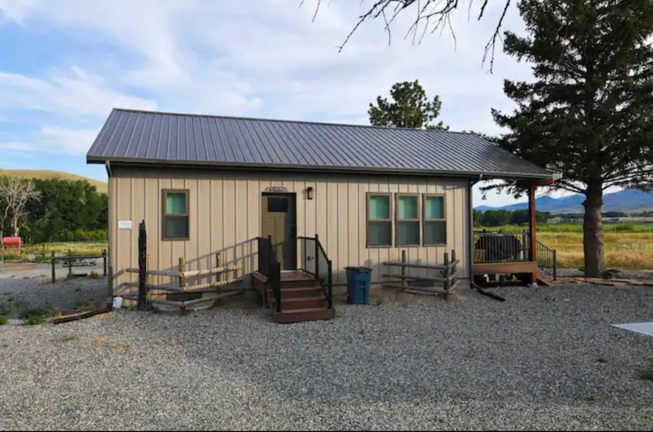 Sportsman Lodge Melrose MT view 5