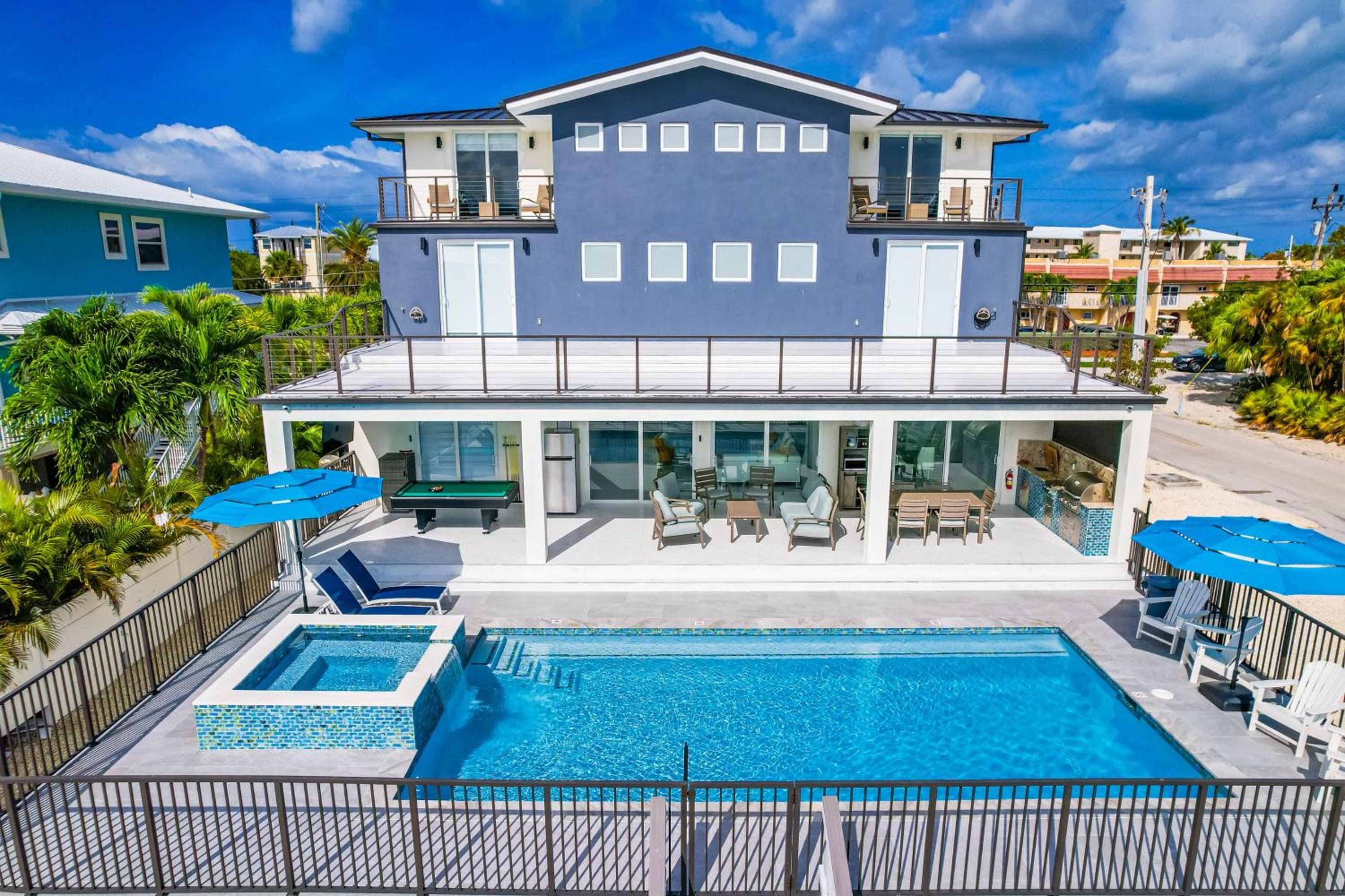Welcome to Paradise Villa: A luxury home in Sombrero Beach, Florida Keys. view 3