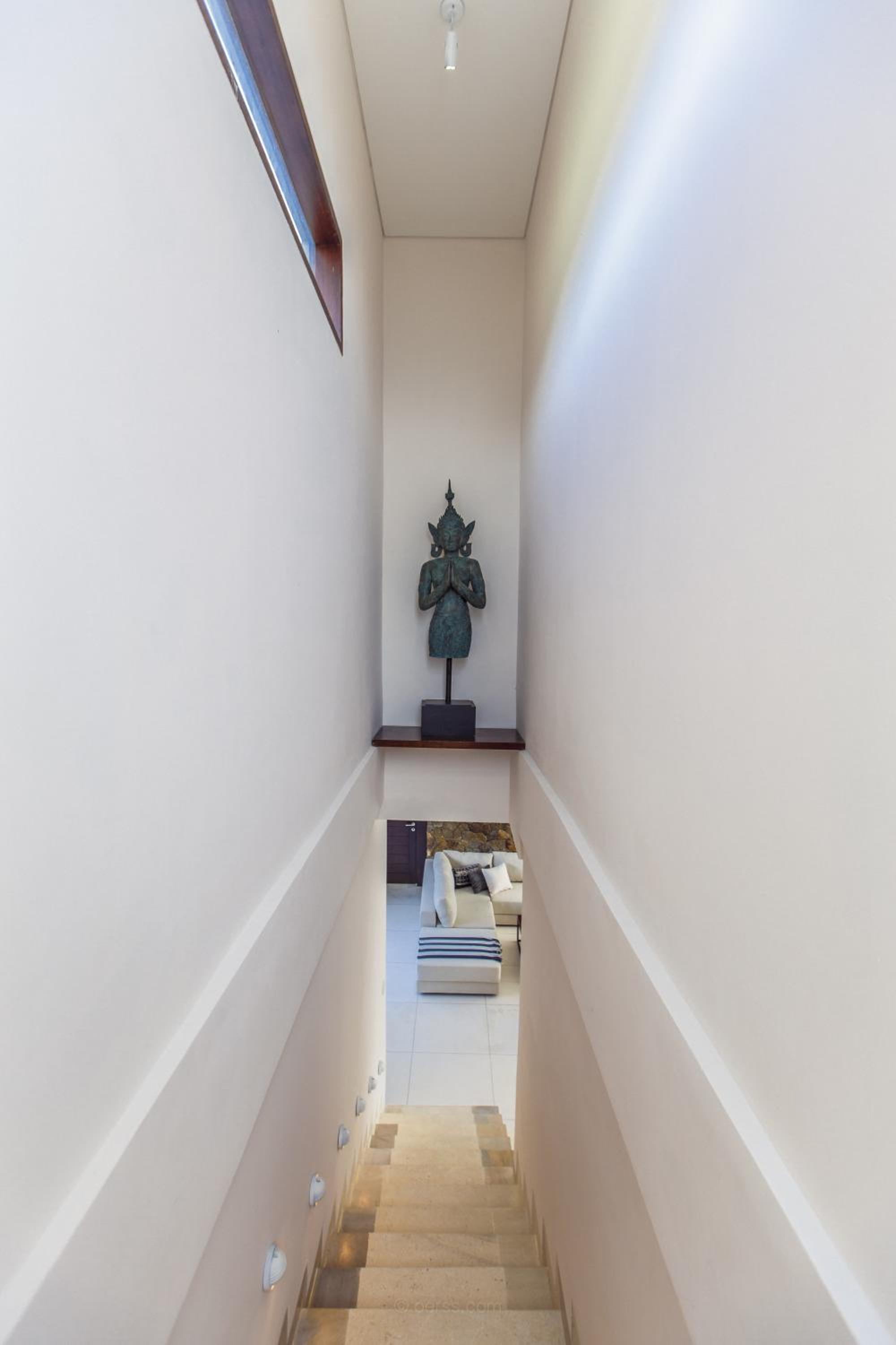 Spacious and Luxury Modern Villa with Huge Garden and Pool