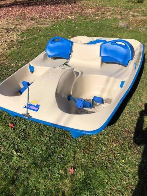 Peaceful Waterfront Getaway - Swim Fish Paddle boat Golf Hike Ski Shop