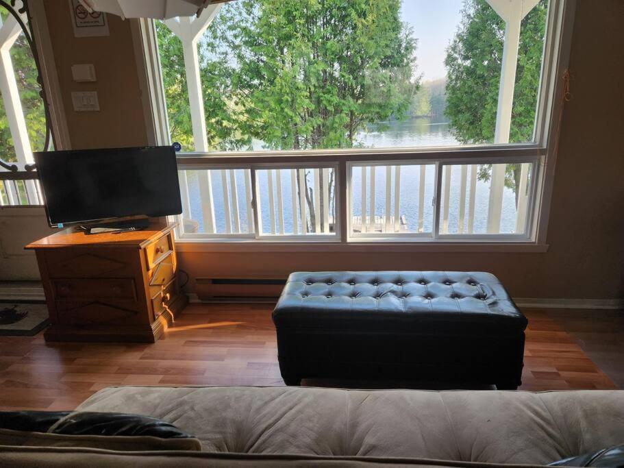 Peaceful Waterfront Getaway - Swim Fish Paddle boat Golf Hike Ski Shop