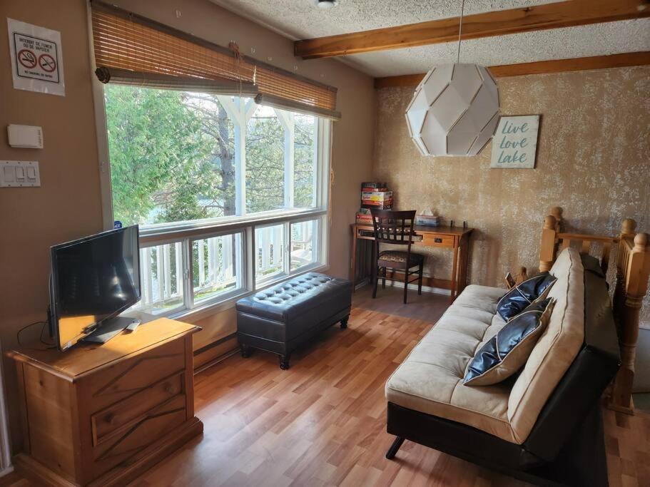 Peaceful Waterfront Getaway - Swim Fish Paddle boat Golf Hike Ski Shop