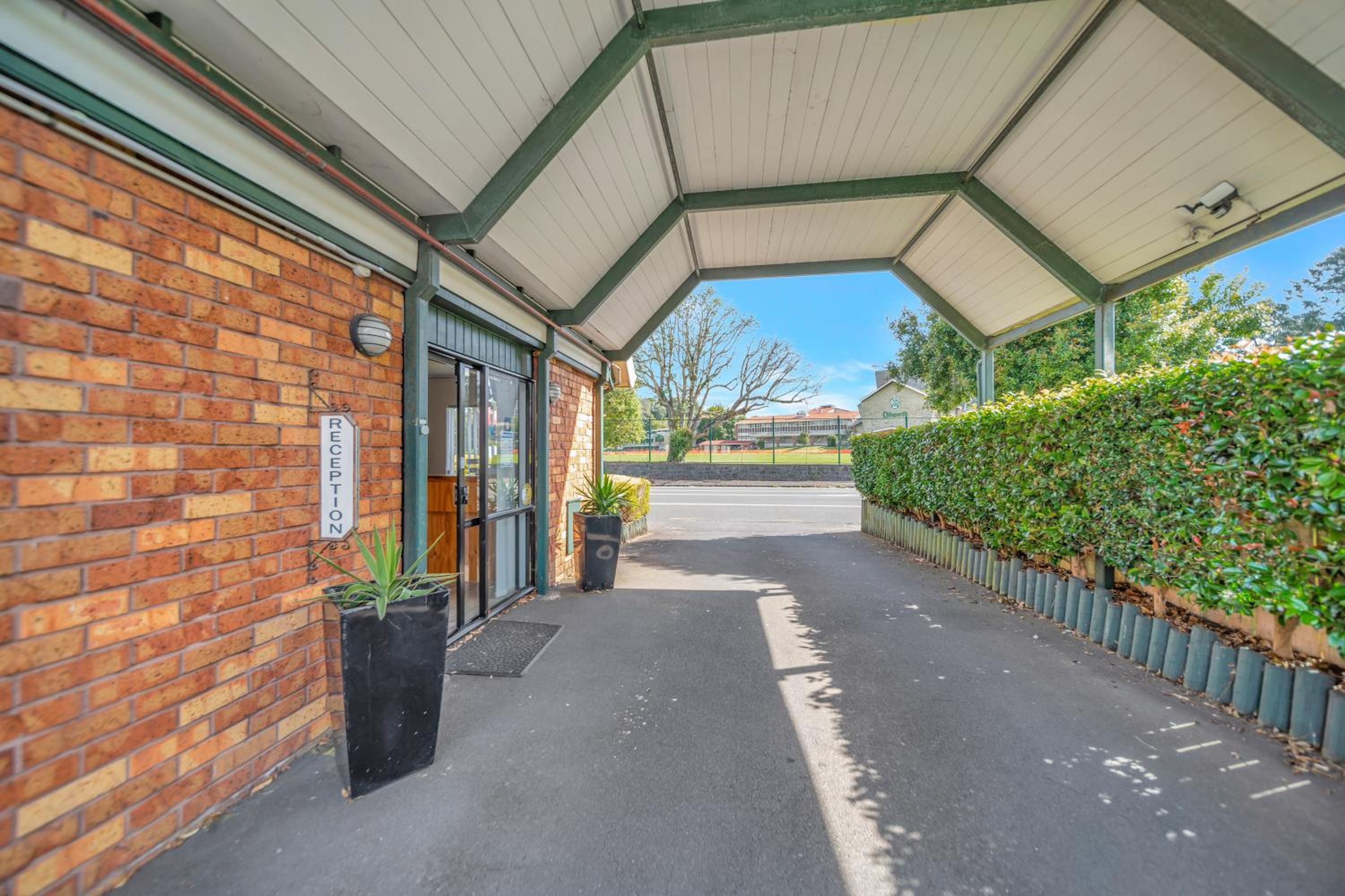 Tudor Court Motor Lodge - Image 2