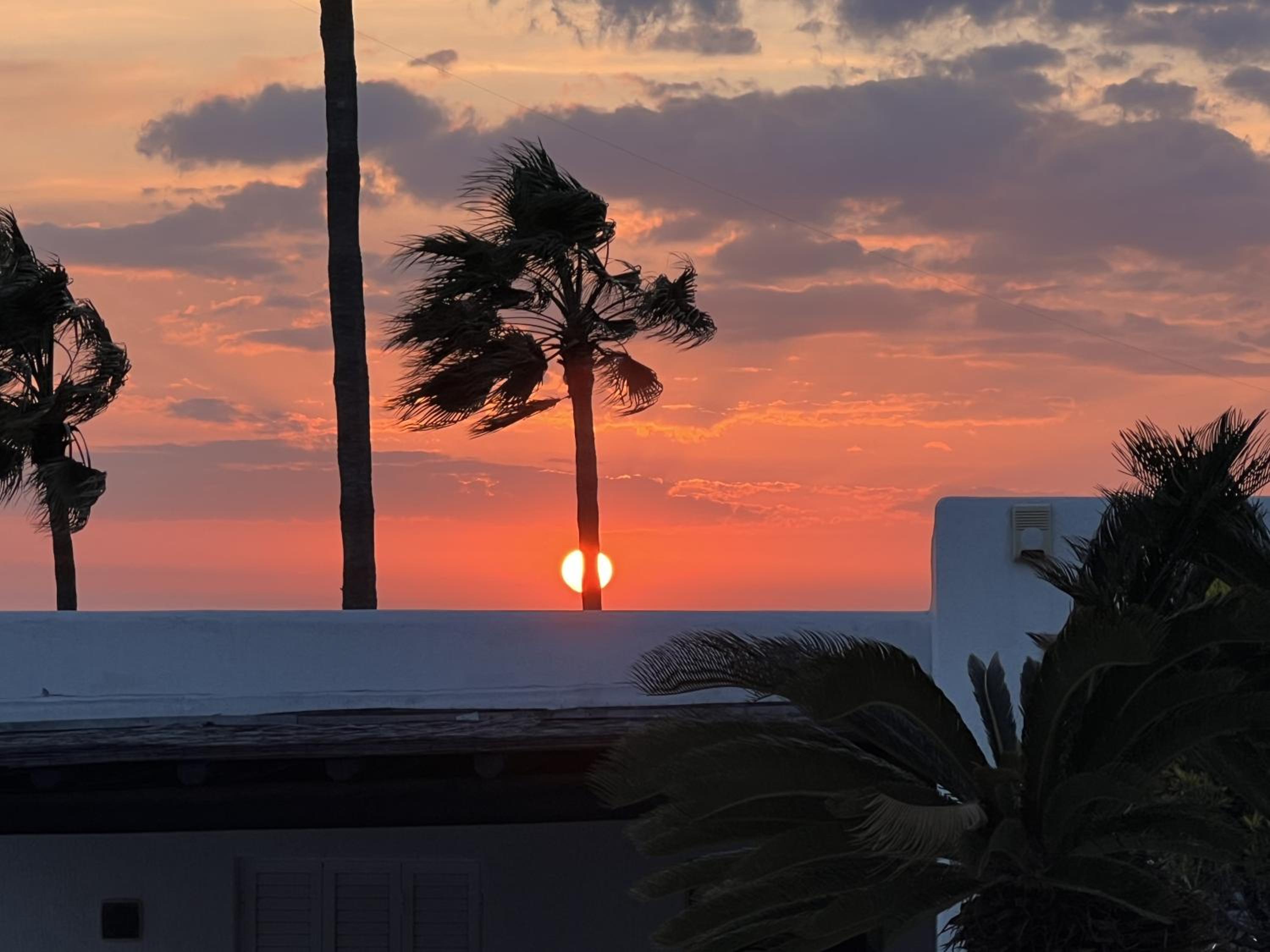 Sunset Deluxe Villa and Studios