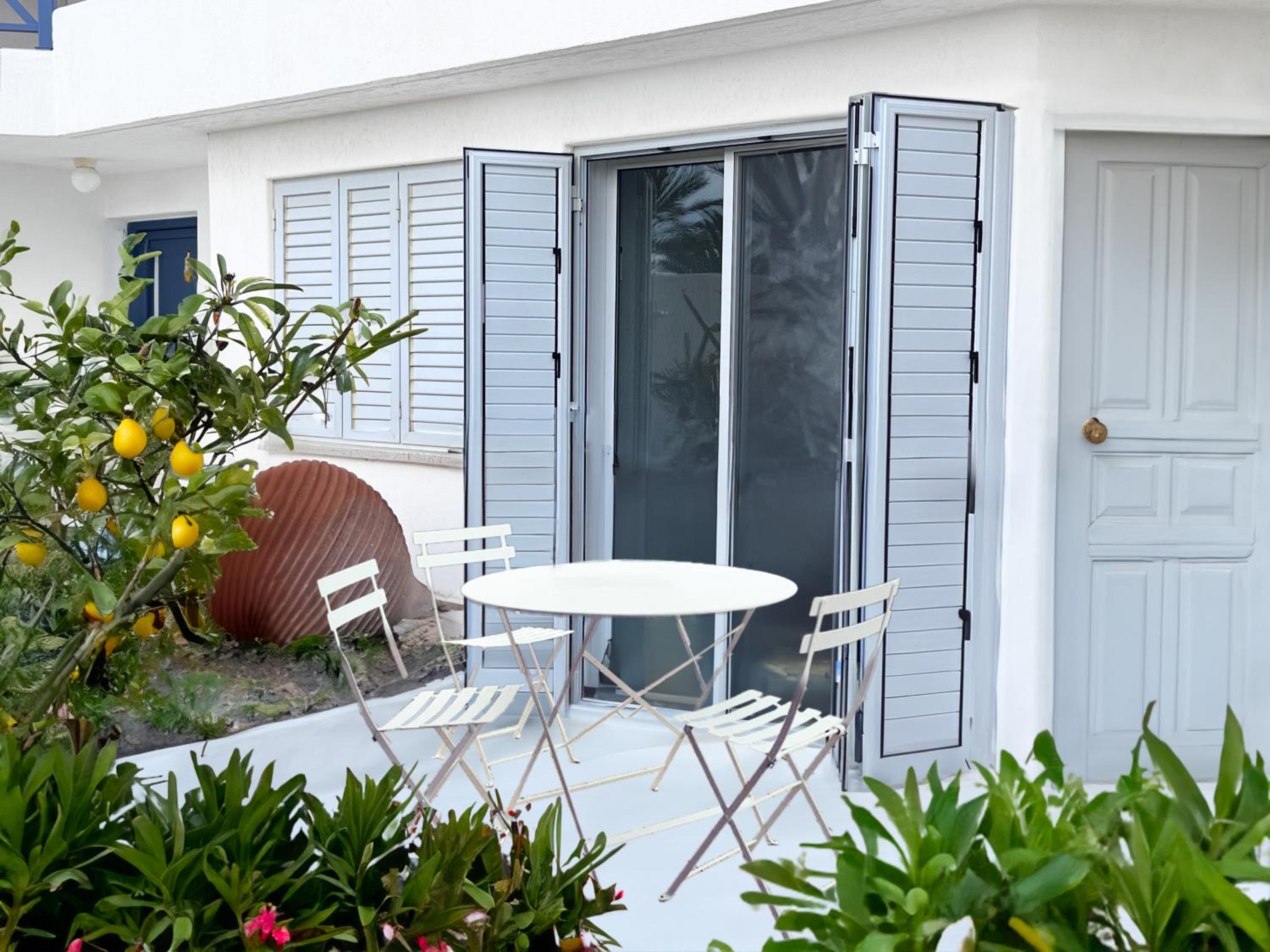 Sunset Deluxe Villa and Studios