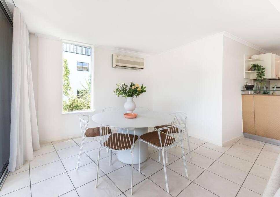Heart of Sunshine Spacious Apt Pool and Garden