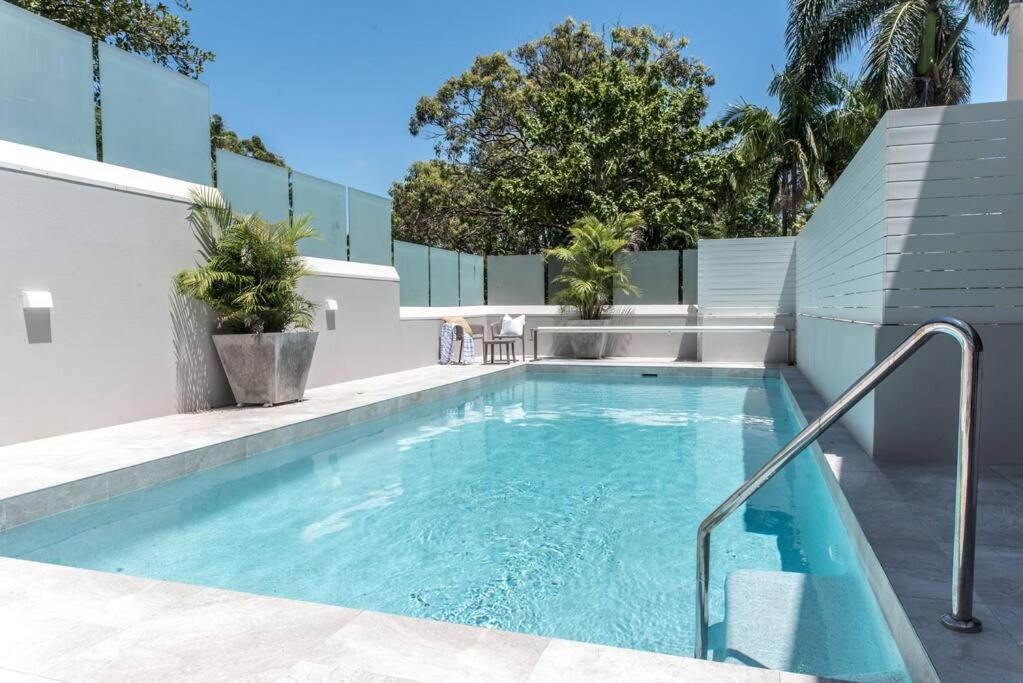Heart of Sunshine Spacious Apt Pool and Garden