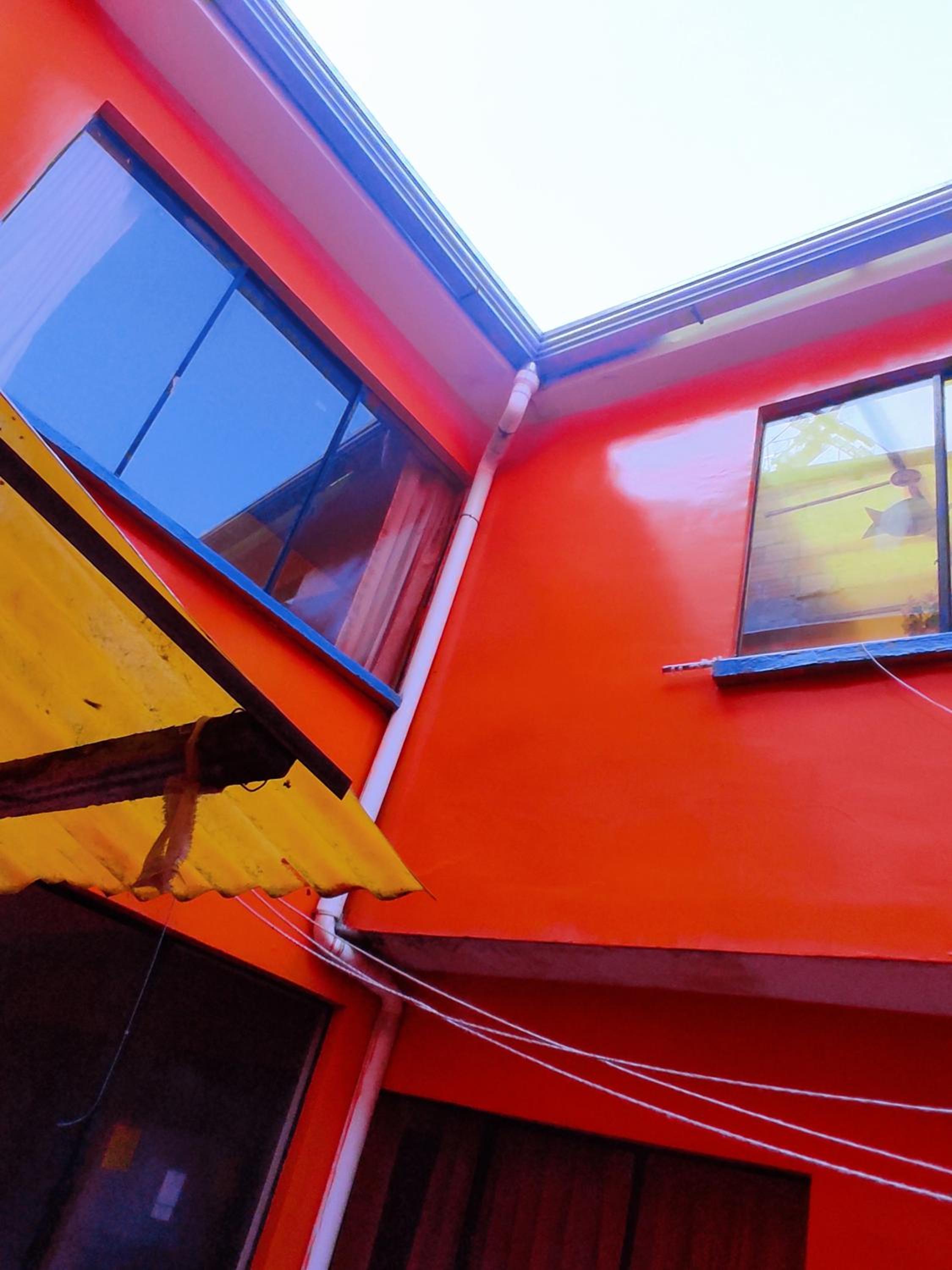 Casa familiar orange corner