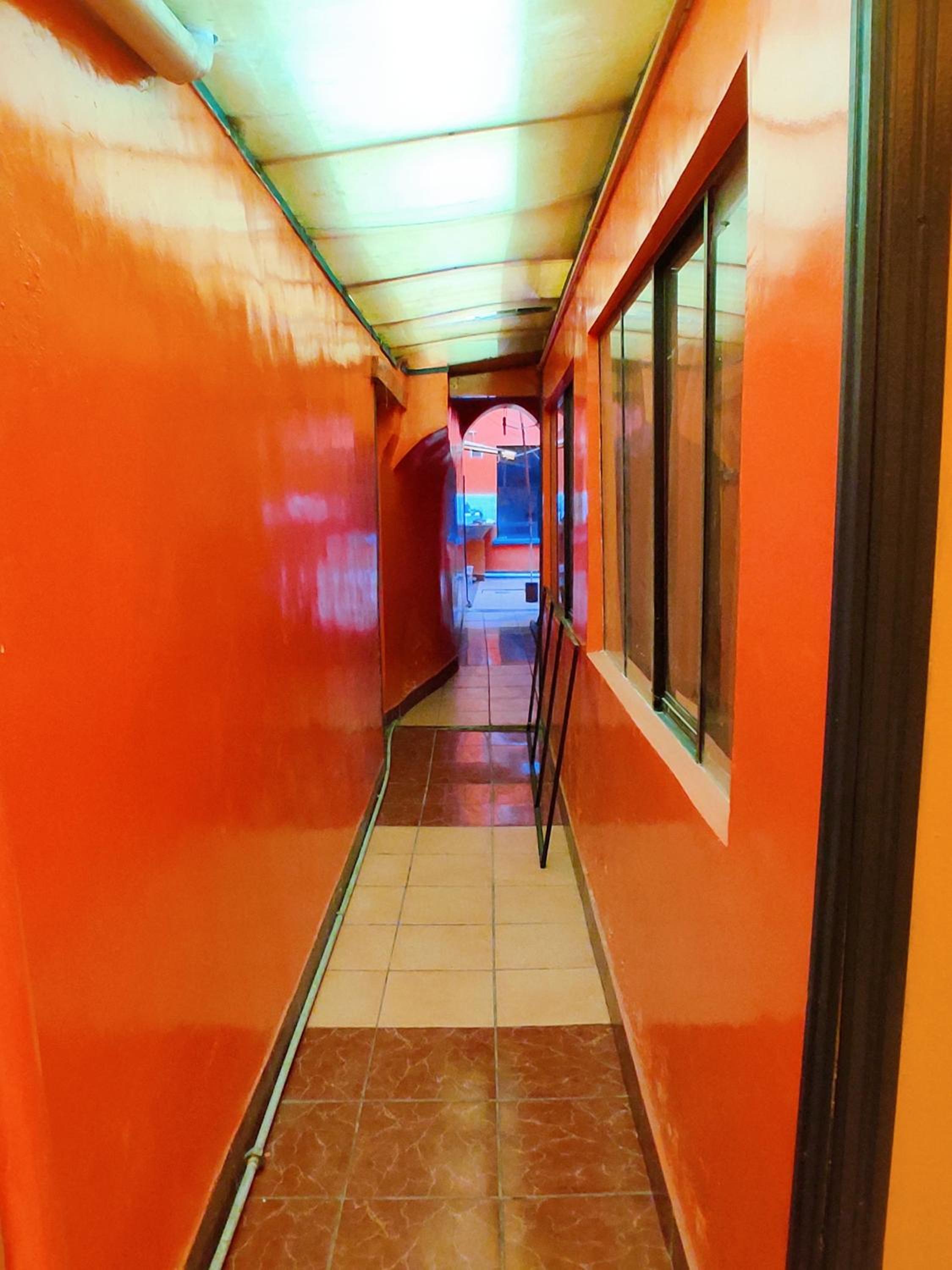Casa familiar orange corner