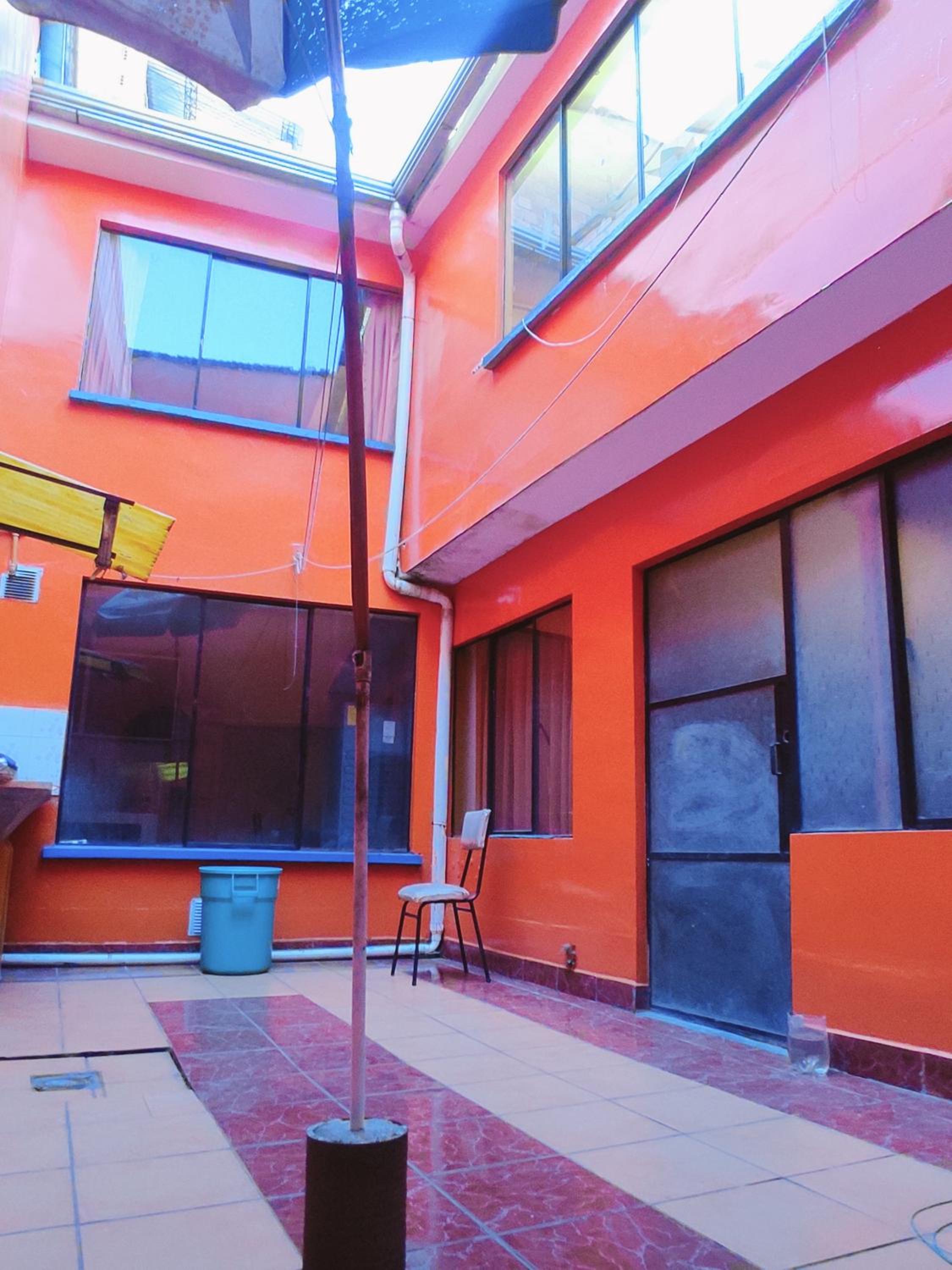 Casa familiar orange corner
