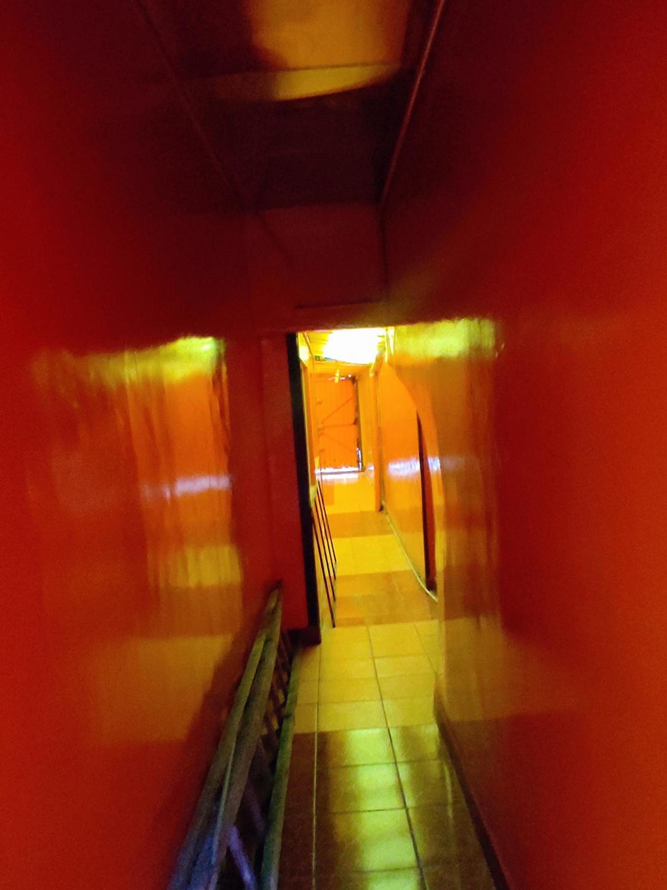Casa familiar orange corner