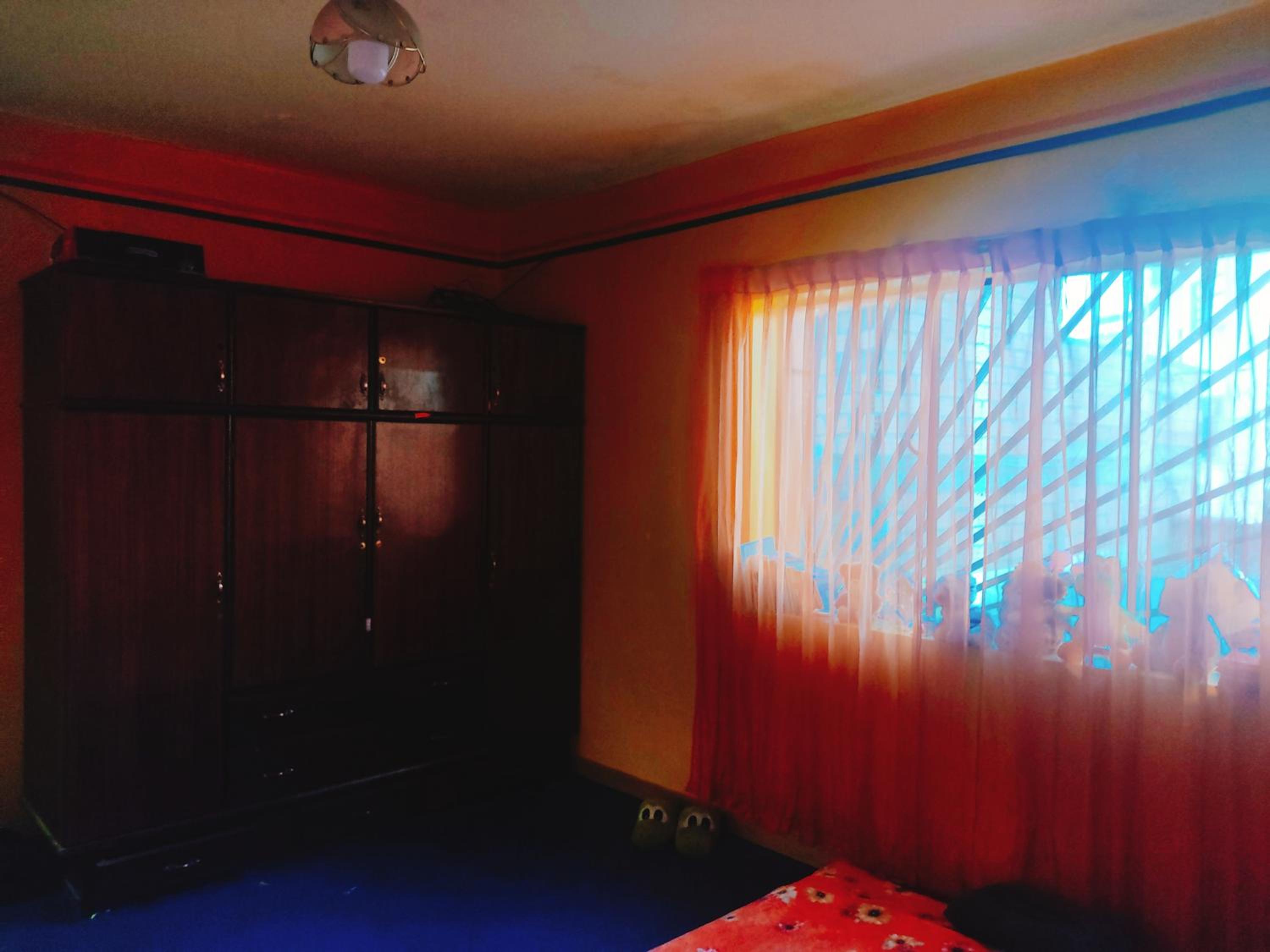 Casa familiar orange corner