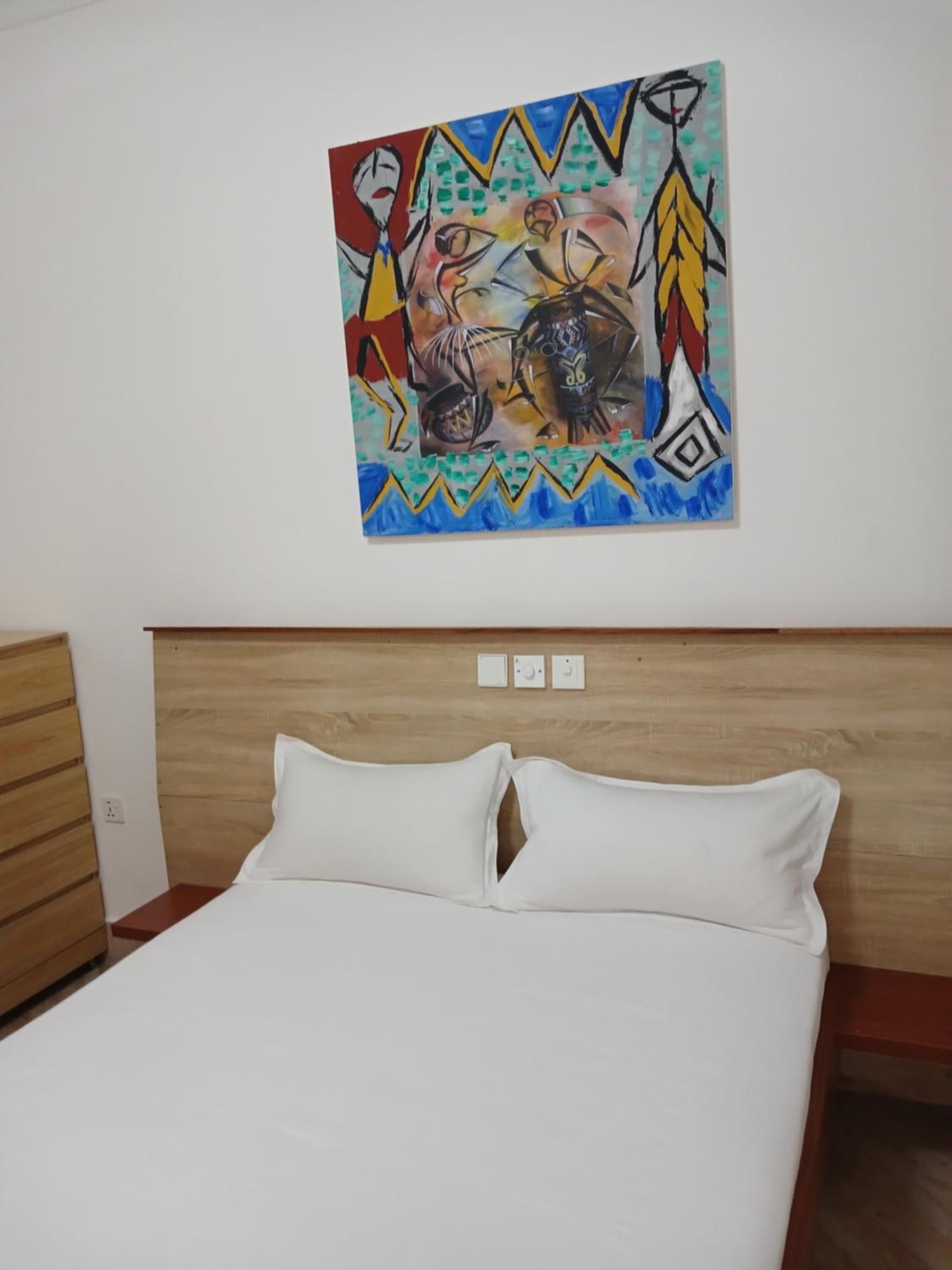 Queen's 2 BDR Appartments Accra view 3