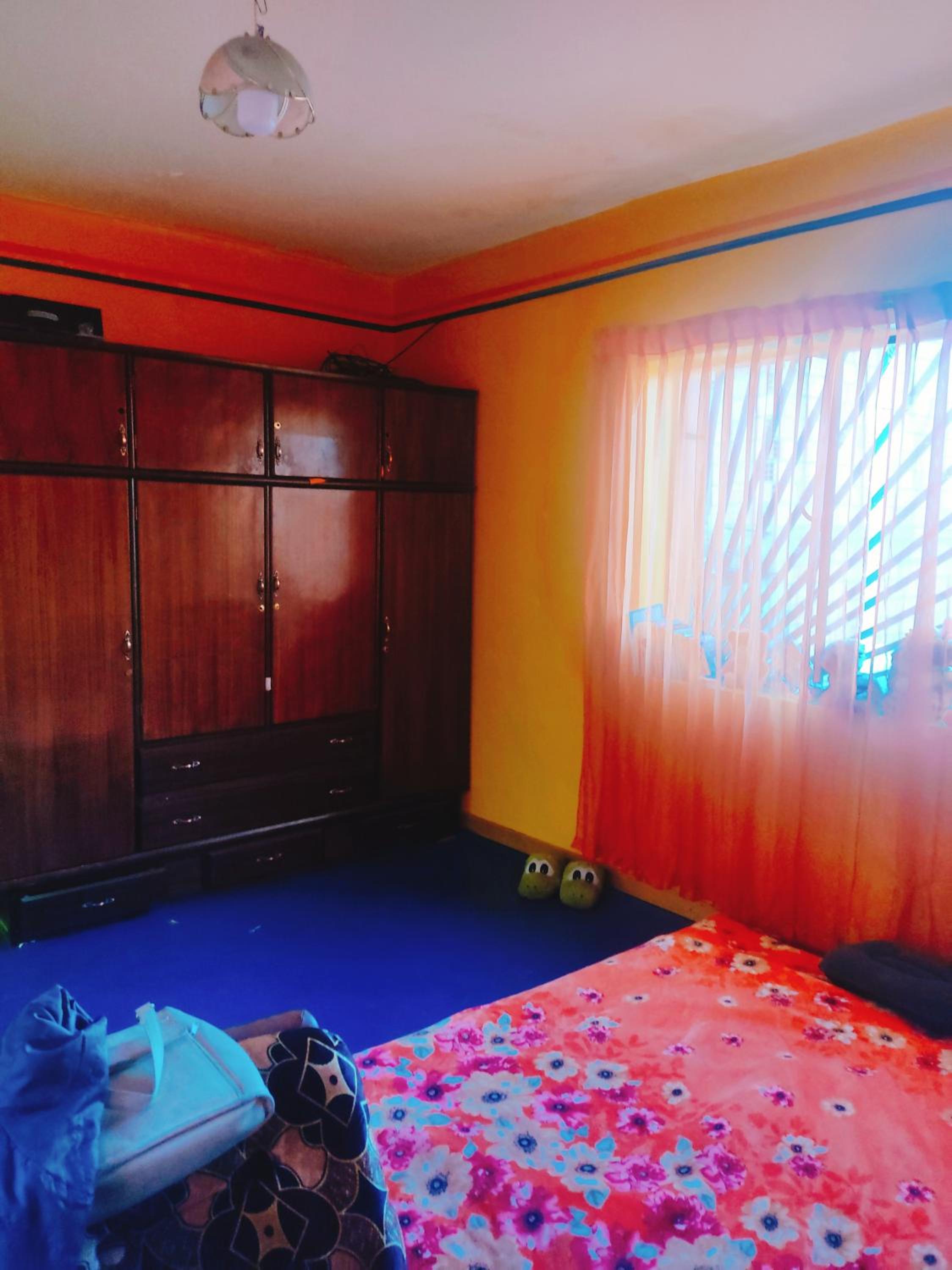 Casa familiar orange corner