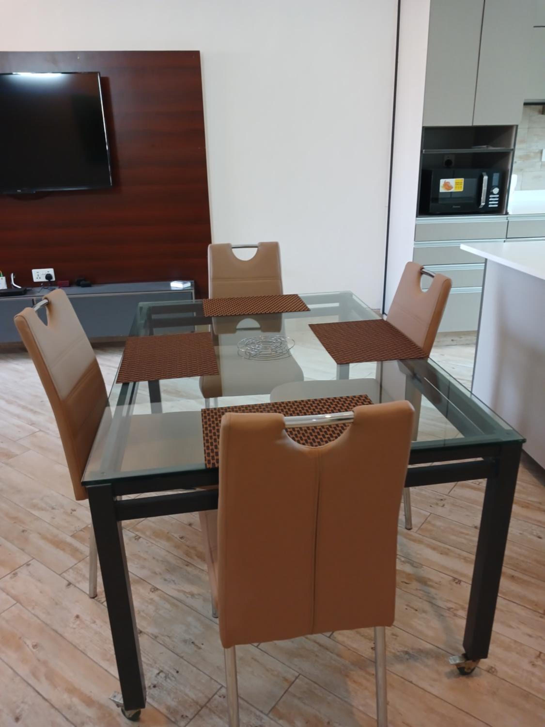 Queen's 2 BDR Appartments Accra view 4