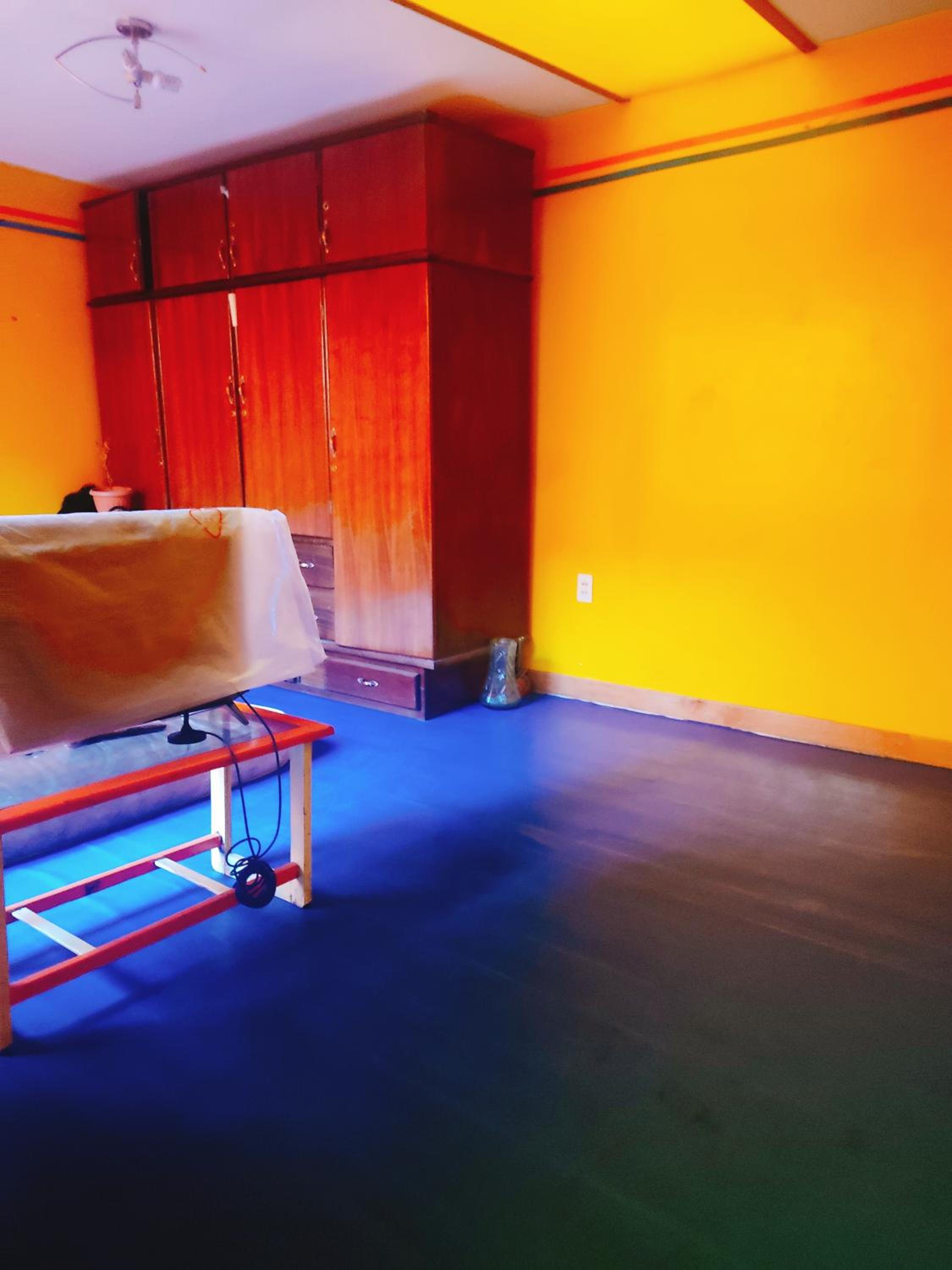 Casa familiar orange corner