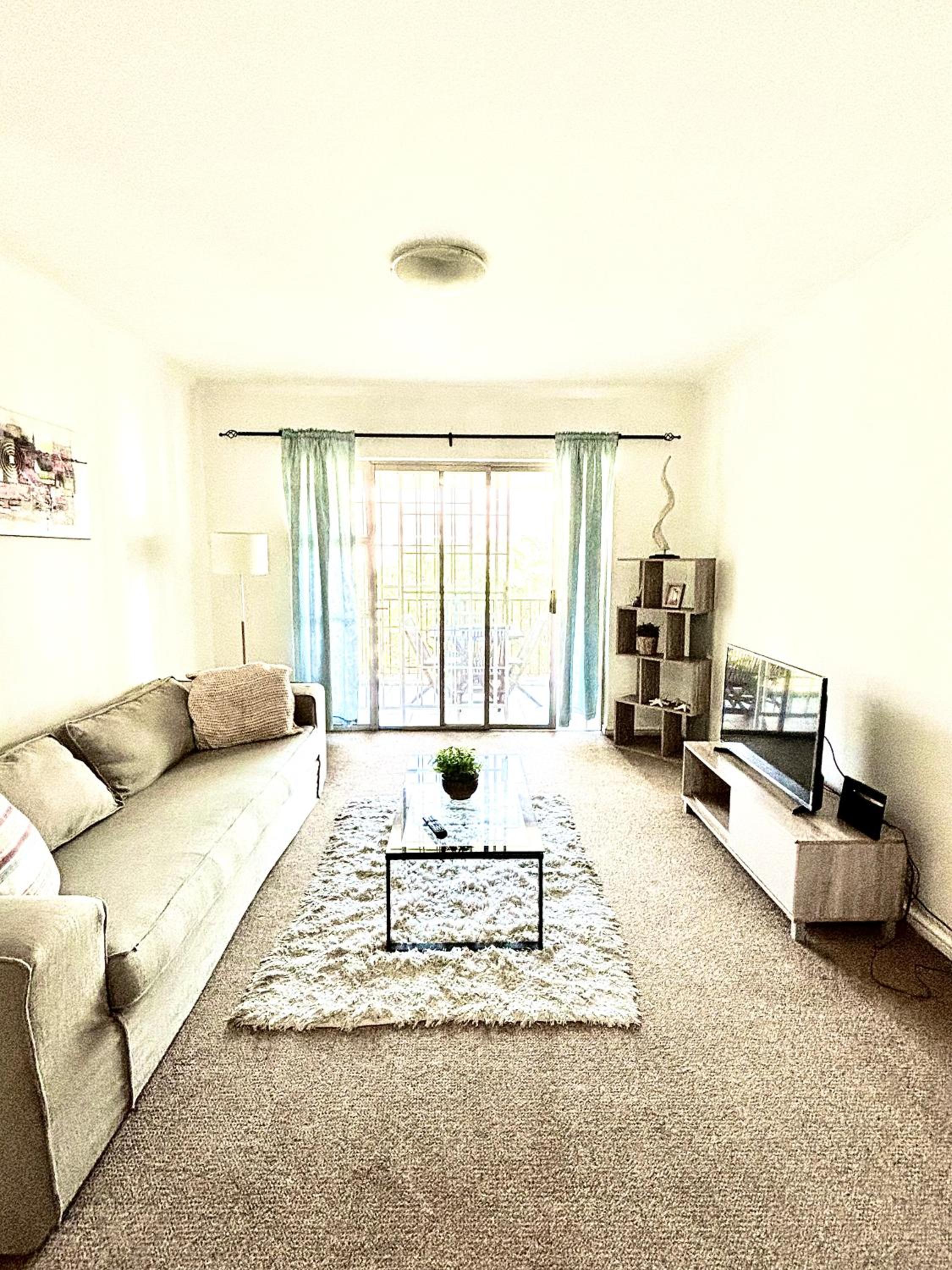 Cozy&warm apartment in Century city view 3