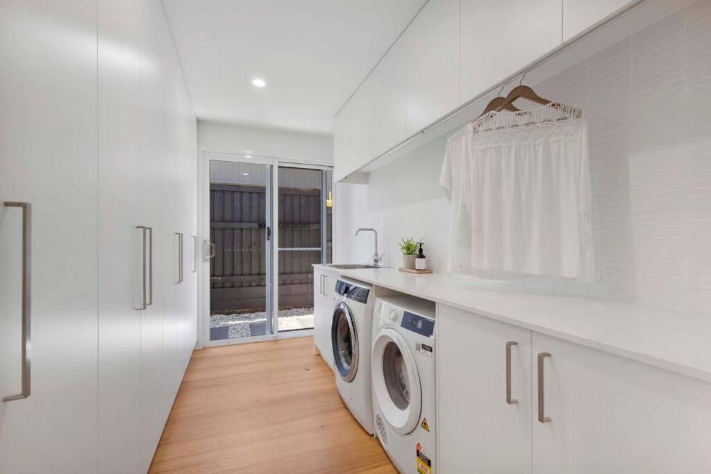 Paradise on Pacific ~ New Sunshine Beach Luxe Home