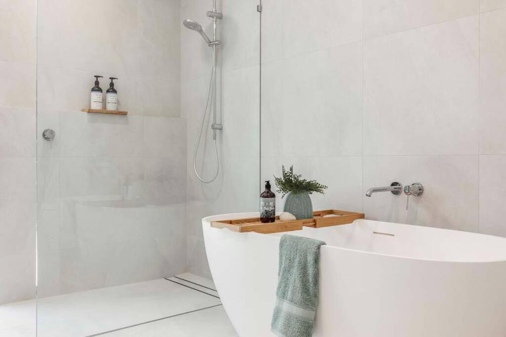 Paradise on Pacific ~ New Sunshine Beach Luxe Home