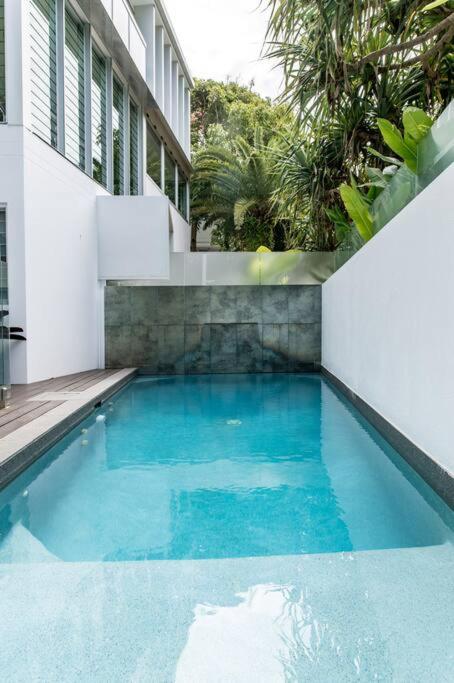 The Boat House Luxury Beachside with Heated pool
