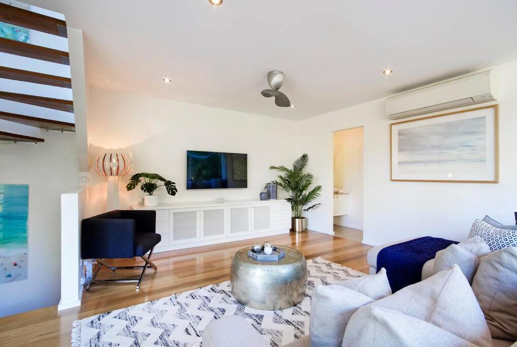 The Boat House Luxury Beachside with Heated pool