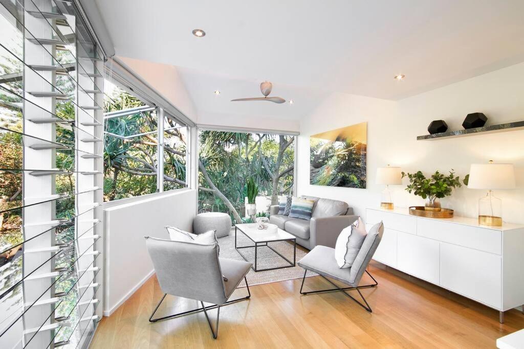 The Boat House Luxury Beachside with Heated pool