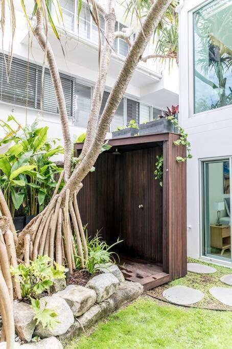 The Boat House Luxury Beachside with Heated pool