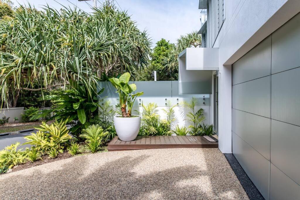 The Boat House Luxury Beachside with Heated pool