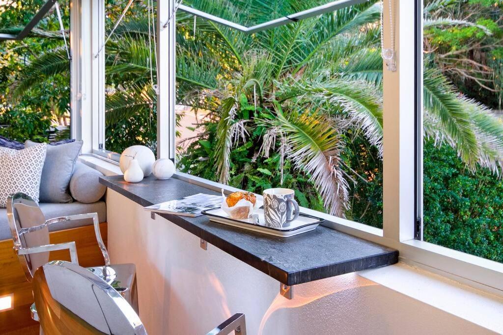 The Boat House Luxury Beachside with Heated pool