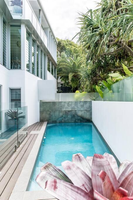 The Boat House Luxury Beachside with Heated pool