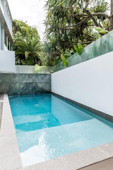 The Boat House Luxury Beachside with Heated pool