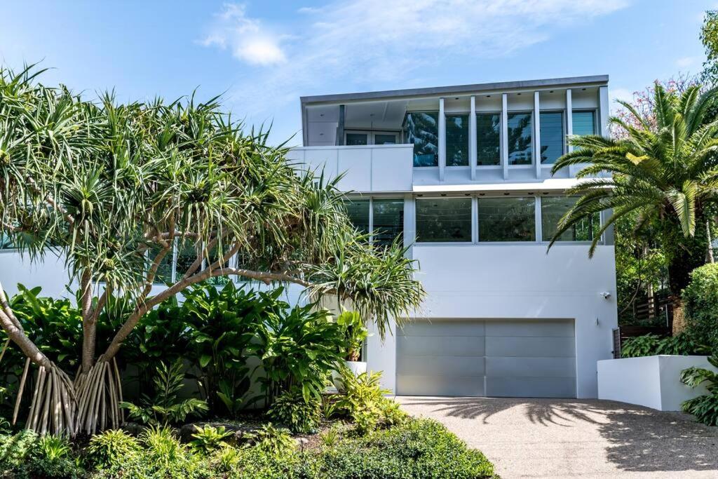 The Boat House Luxury Beachside with Heated pool